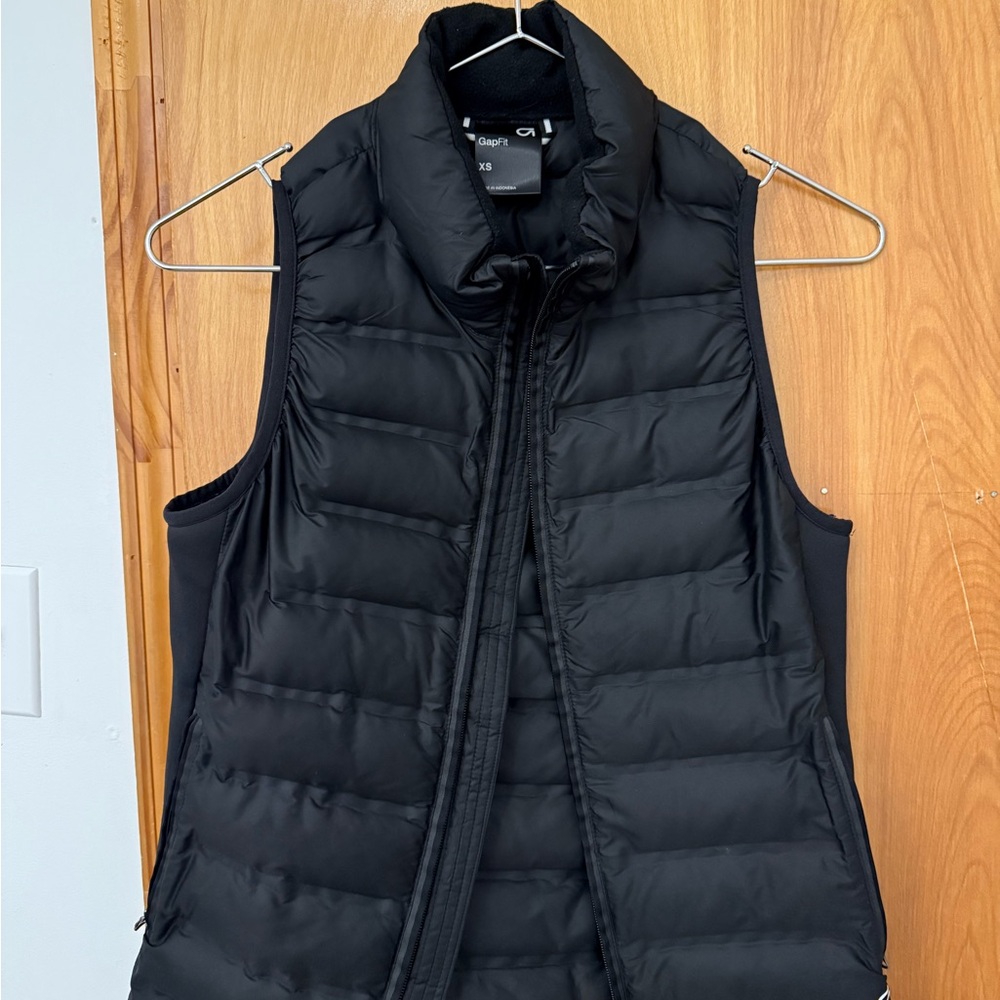 New GAP Black Quilted Vest